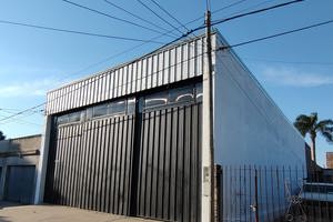 Galpón a estrenar 182 m² planta libre — portón 10 m