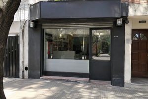Local Comercial con Frente Vidriado