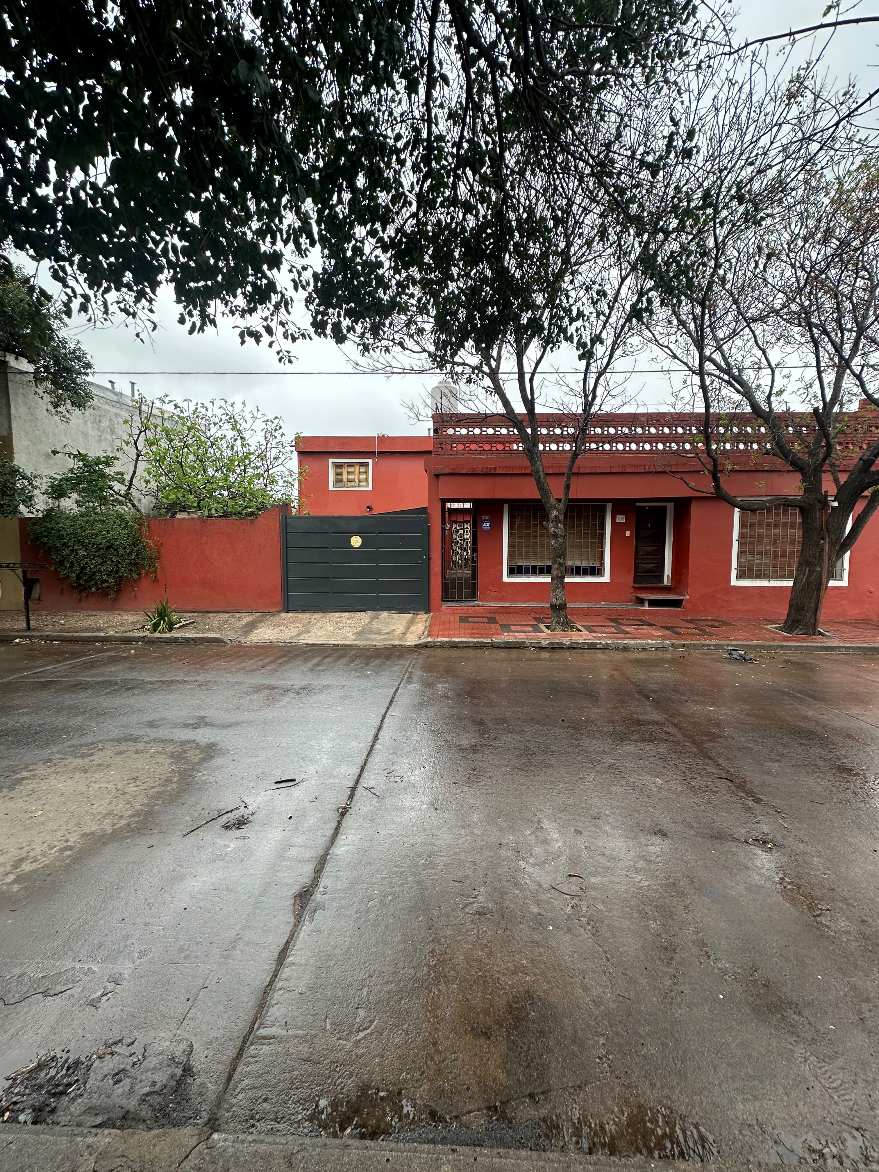 OPORTUNIDAD!!! SE VENDE CASA EN CORDOBA