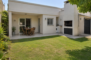Casa familiar con patio y cochera en Santo Tomé - Imagen 4