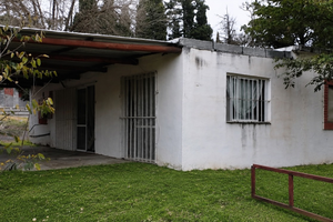 ​Oportunidad en Albahacas: Casa de Dos Dormitorios con Gran Terreno
