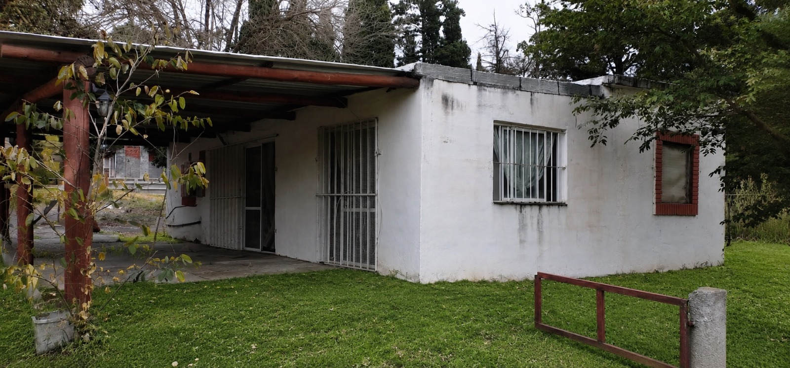 Oportunidad en Albahacas: Casa de Dos Dormitorios con Gran Terreno