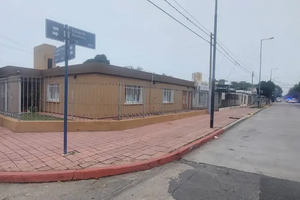 CASA MAS DOS LOCALES COMERCIALES EN CALLE PRINCIPAL DE NEWBERY