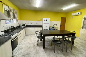 "Jorge Newbery" Casa Esquina 3 Dormitorios c/ Quincho y Pileta