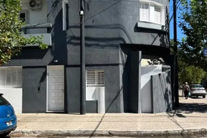Atención inversionistas! casa 2 dormitorios más dos dptos de 1 dormitorio en venta.