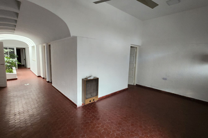 Alta Córdoba, amplia para vivir o para oficina! - Imagen 4