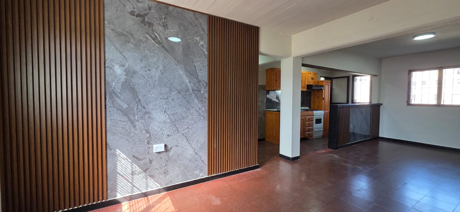 Departamento de 3 dormitorios totalmente renovado /Cochera