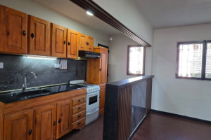 Departamento de 3 dormitorios totalmente renovado /Cochera - Imagen 2