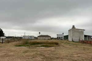 Lote en venta con laguna artificial - Imagen 5