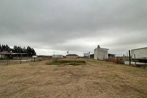 Lote en venta con laguna artificial - Imagen 4