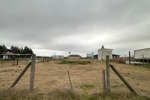 Lote en venta con laguna artificial - Imagen 2