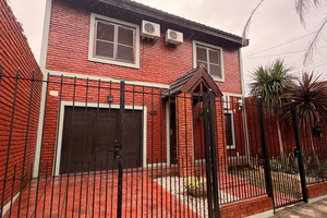 CASA EN ITUZAINGO CON PILETA Y QUINCHO