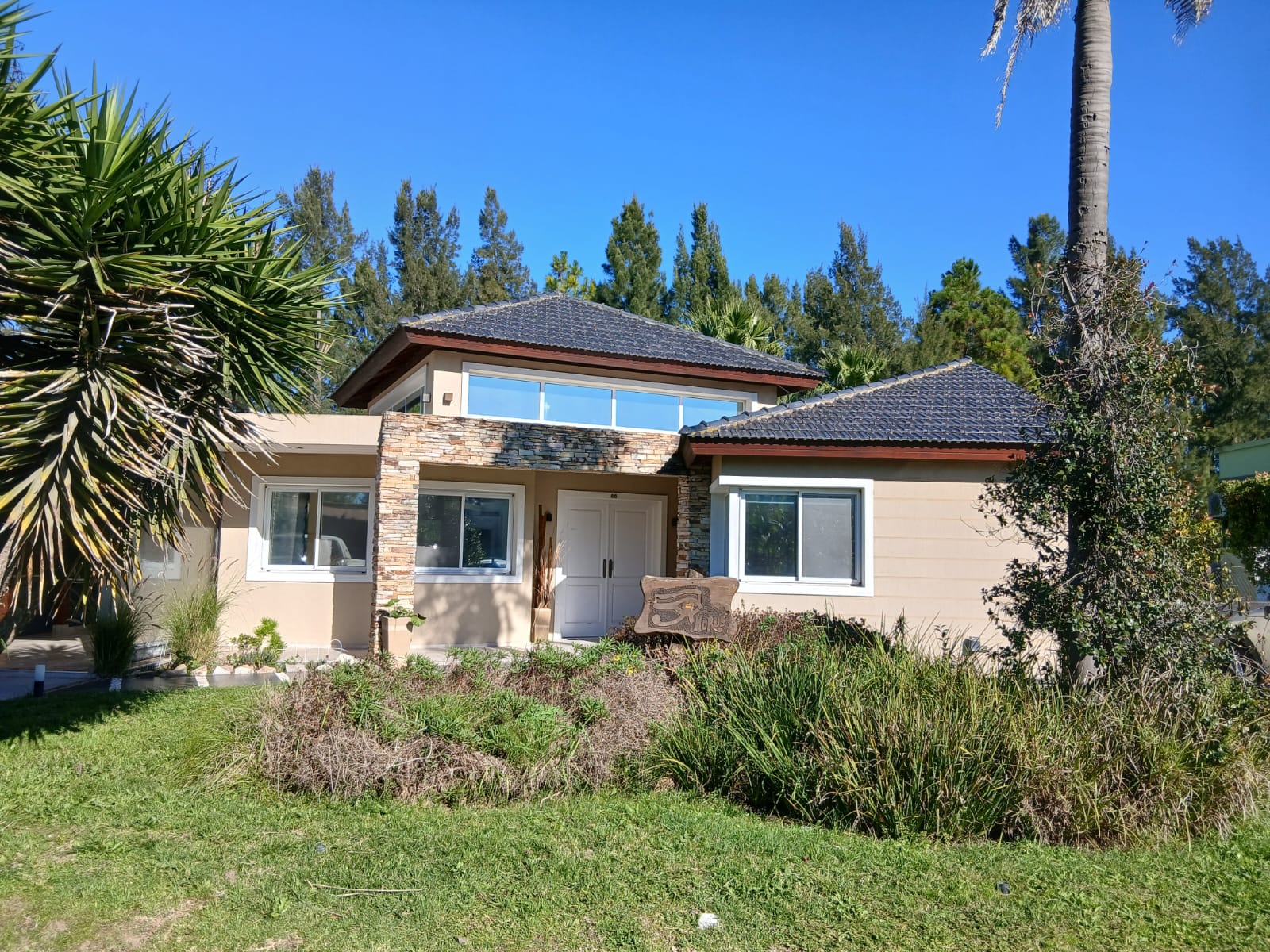 IMPONENTE CASA EN BARRIO MALIBU