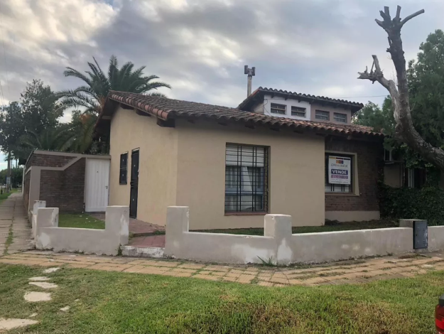CASA REMODELADA BARRIO AERONAUTICO